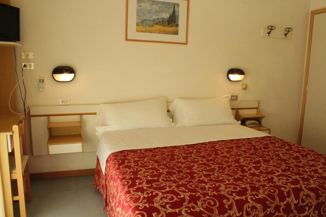 Hotel Clara Riccione Ngoại thất bức ảnh